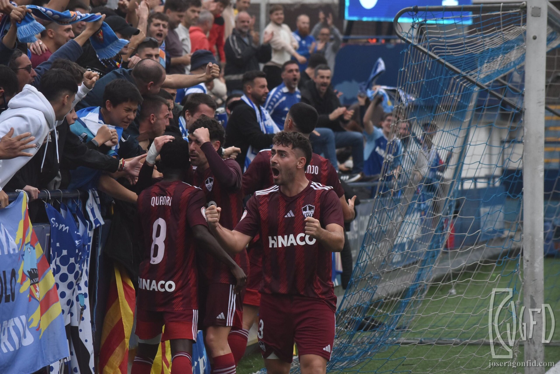 Els jugadors del Lleida celebrant un dels gols al Nou Sardenya / Foto: J.R. González