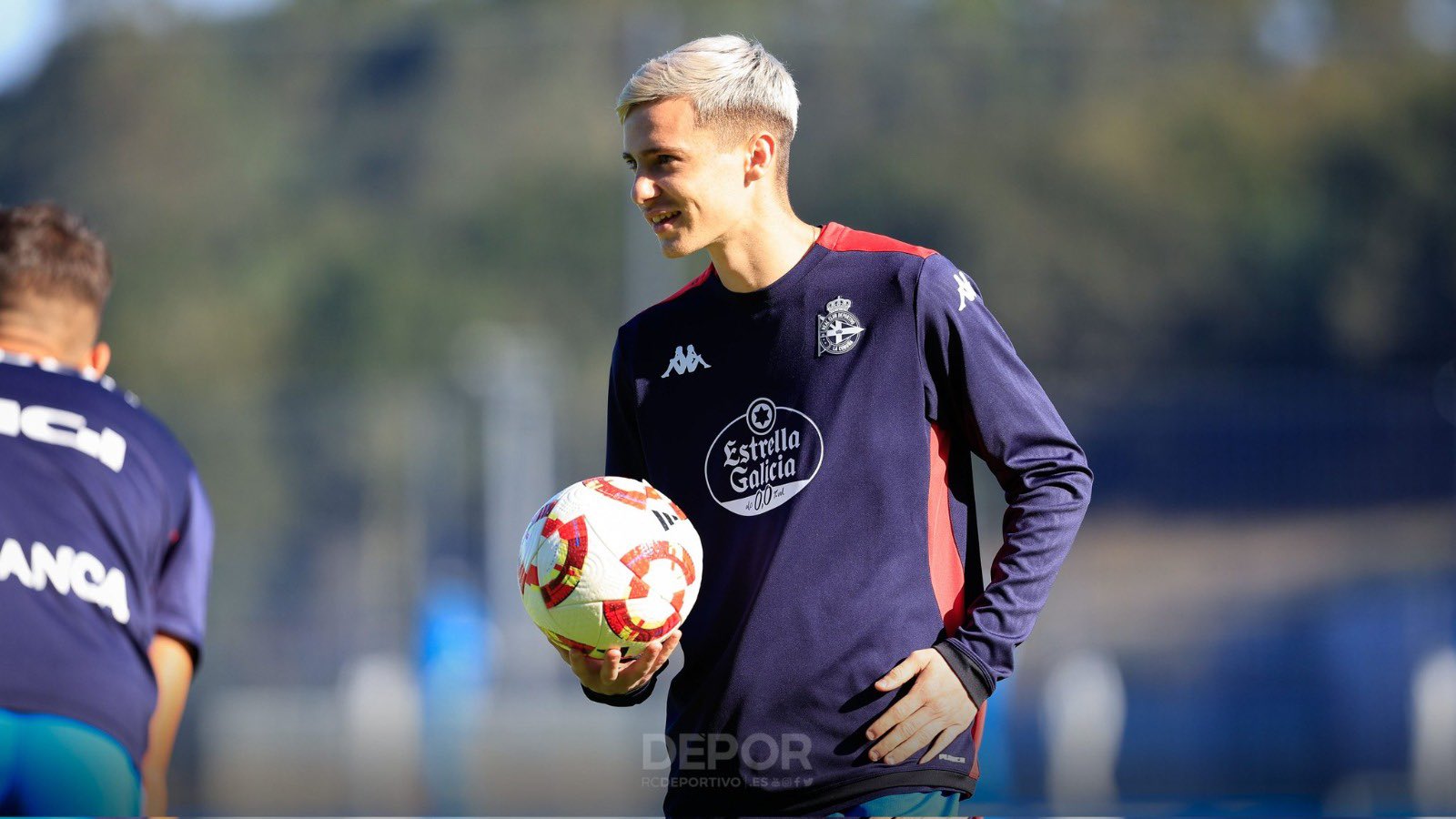 Dylan Iglesias Macià, el nou fitxatge blau, en un entrenament amb el Deportivo Fabril / FOTO: RC Deportivo de la Coruña